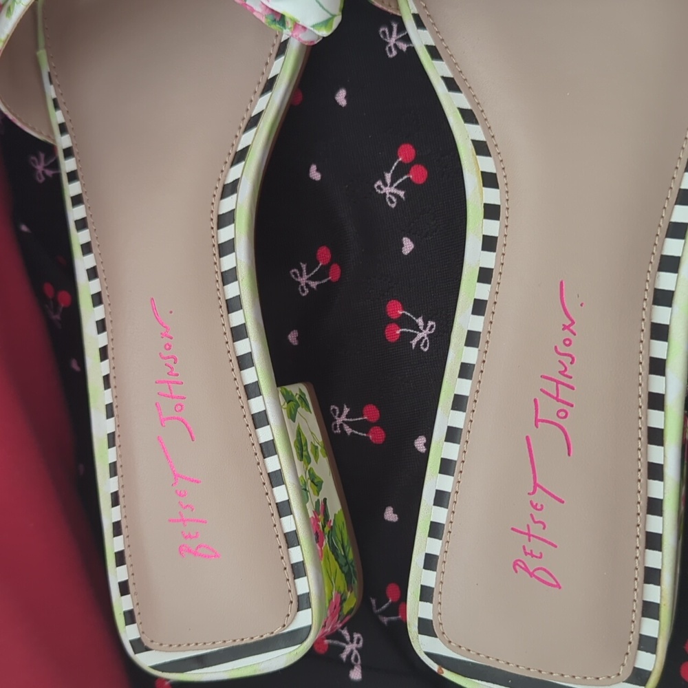 Betsey Johnson Pink Floral Slides/Slippers Size 10 - Picture 3 of 12